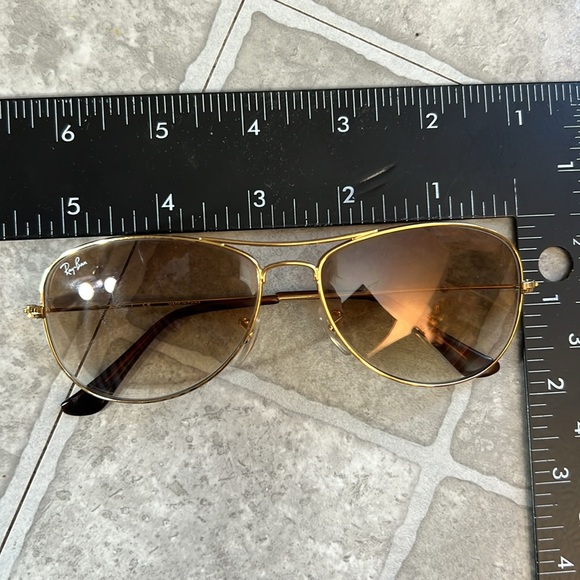 Ray Ban Aviators Sunglasses gold tone frame with a case - Picture 12 of 16